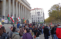 Devant le Palais de justice le 24 octobre 2014 Devant le Palais de justice le 24 octobre 2014